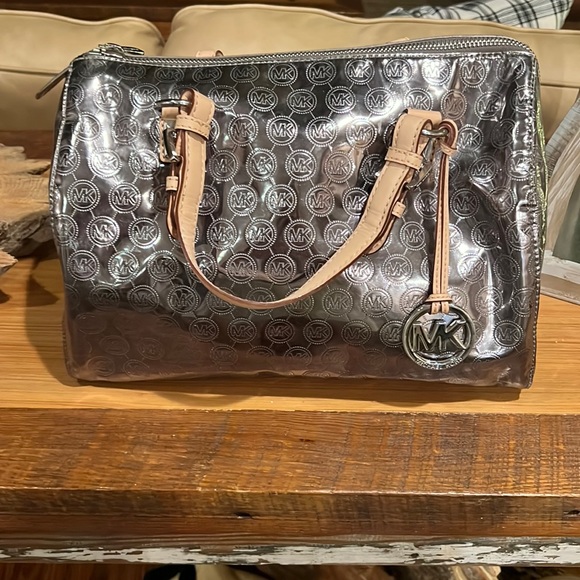 Michael Kores purse - Picture 1 of 8